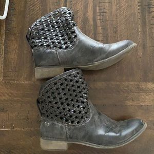 ROXY ANKLE BOOTS